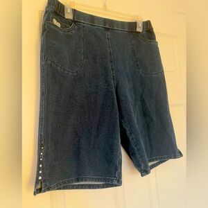 Quacker factory shorts. Medium.